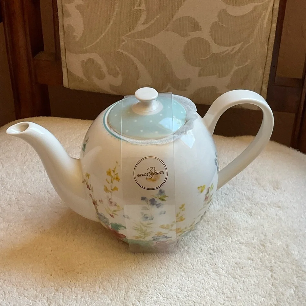 Grace Pantry Roses & Flowers w Polka Dots Tea Pot